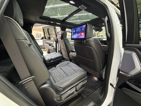 Used 2025 Cadillac Escalade V w/ LPO, ONYX Package image 52