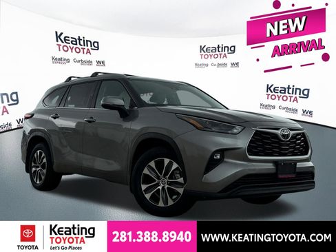 Used 2025 Toyota Highlander XLE AWD/4WD image 1