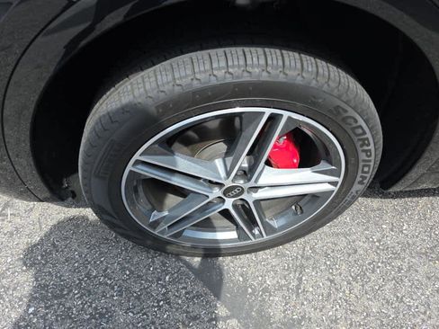 Used 2025 Audi Q5 e Premium Plus w/ Premium Plus Package image 10
