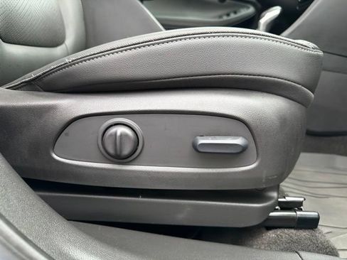 Used 2023 Buick Encore GX Essence w/ Experience Buick Package AWD/4WD image 32
