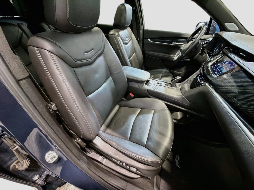 Used 2024 Cadillac XT6 Premium Luxury w/ LPO, Floor Liner Package AWD/4WD image 31