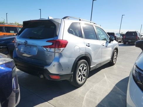 Used 2020 Subaru Forester Premium image 2