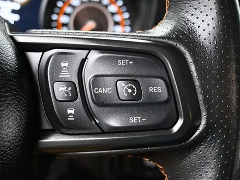Used 2024 Jeep Gladiator Mojave w/ Technology Group AWD/4WD image 17
