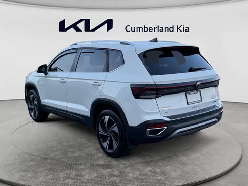 Used 2025 Volkswagen Taos SE w/ Panoramic Sunroof Package AWD/4WD image 3
