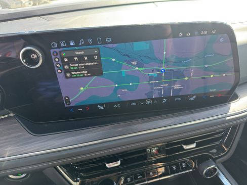 Used 2025 Chevrolet Suburban Z71 image 29