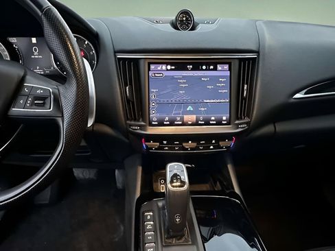 Used 2023 Maserati Levante Modena image 12