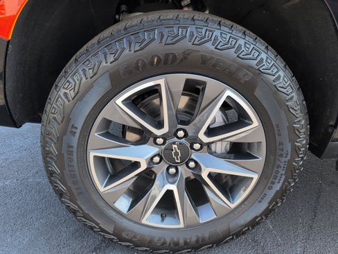 Used 2024 Chevrolet Tahoe Z71 w/ Luxury Package AWD/4WD image 9
