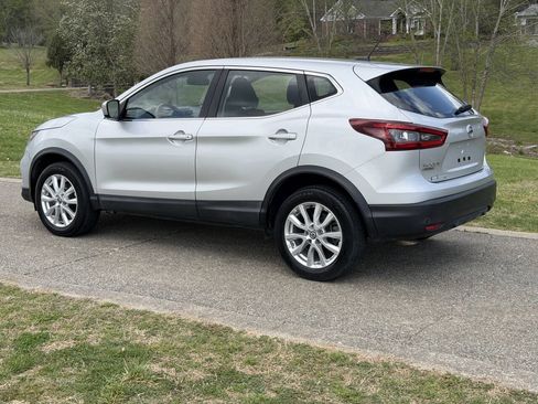 Used 2021 Nissan Rogue Sport S FWD image 3
