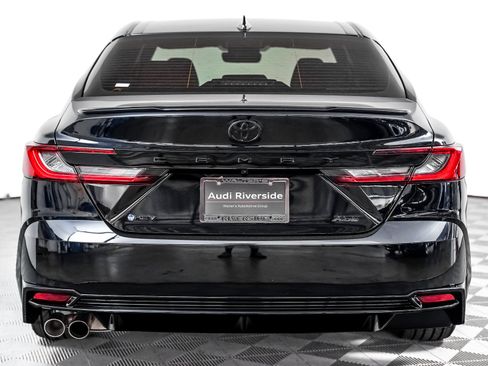 Used 2026 Toyota Camry Hybrid FWD image 7
