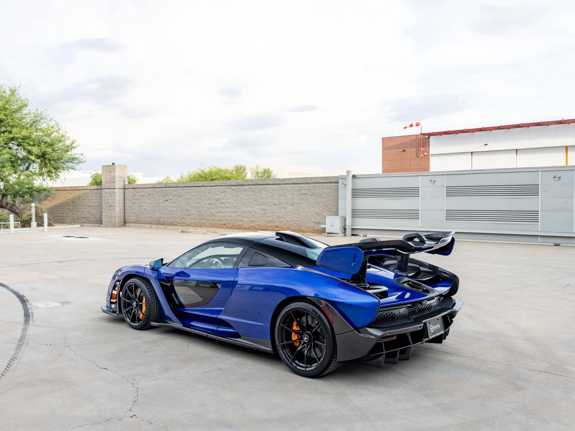 Used 2019 McLaren Senna RWD image 25