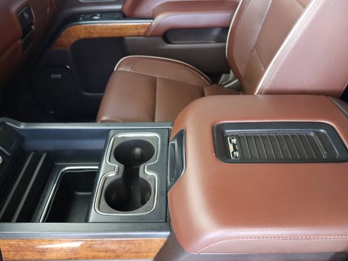 Used 2017 Chevrolet Silverado 2500 High Country w/ Duramax Plus Package image 28