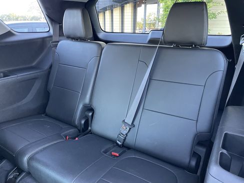 Used 2020 Chevrolet Traverse LT w/ LT Premium Package image 8