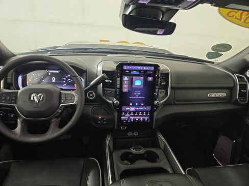 Used 2025 RAM 2500 Laramie AWD/4WD image 13
