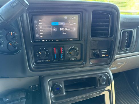 Used 2006 Chevrolet Silverado 2500 LT w/ Heavy-Duty Power Package RWD image 23