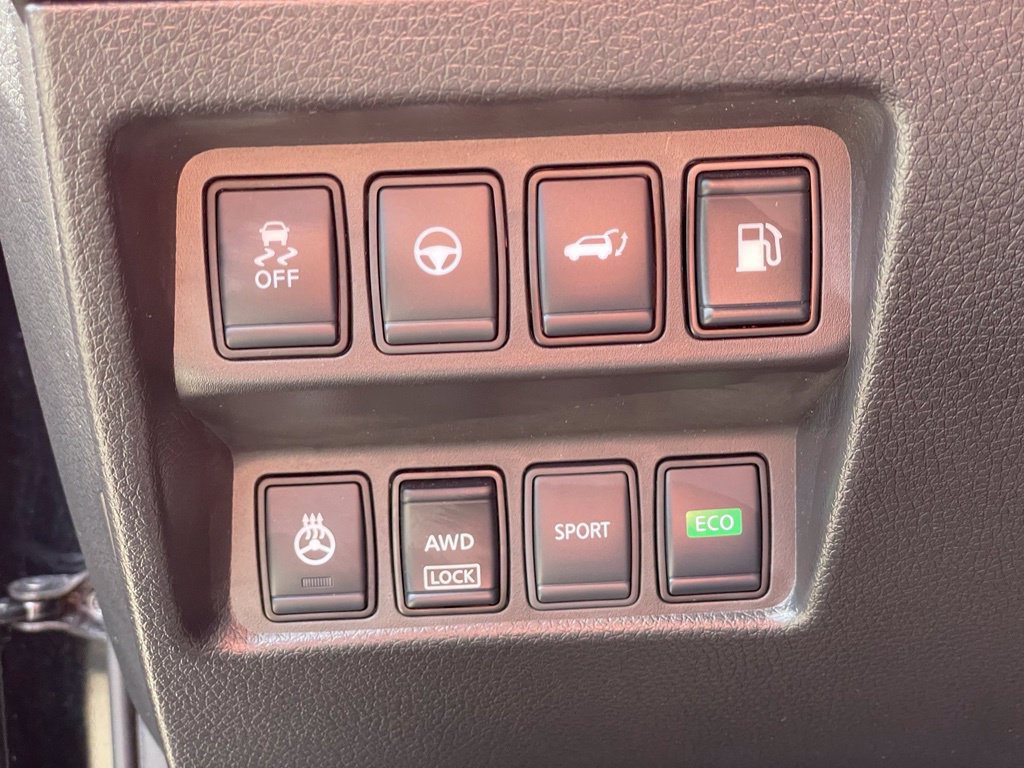 Used 2019 Nissan Rogue SV w/ Sun & Sound Touring Package AWD/4WD image 17