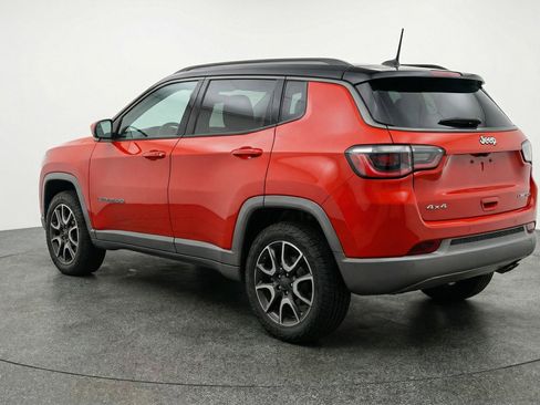 Used 2025 Jeep Compass Trailhawk image 6