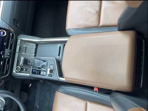 Used 2024 Lexus GX 550 w/ Cold Area Package AWD/4WD image 39