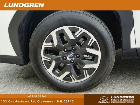 Certified 2025 Subaru Forester Premium AWD/4WD image 41