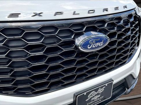 Used 2025 Ford Explorer ST-Line w/ ST-Line Street Pack AWD/4WD image 38