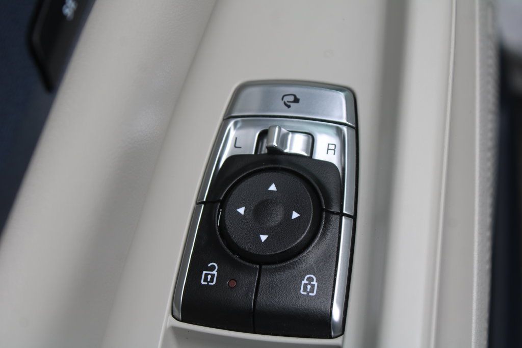 Certified 2025 Kia Carnival EX FWD image 27
