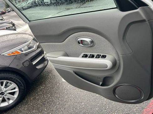 Used 2016 Kia Soul EV FWD image 15