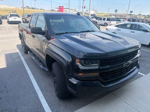 Used 2018 Chevrolet Silverado 1500 Custom w/ Custom Convenience Package AWD/4WD image 3