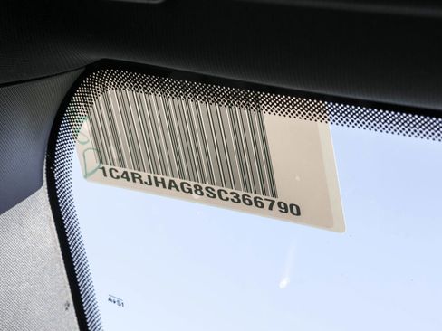 New 2025 Jeep Grand Cherokee Laredo X w/ Luxury Tech Group I image 30