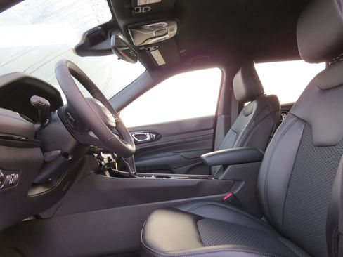 New 2026 Jeep Compass Latitude image 16