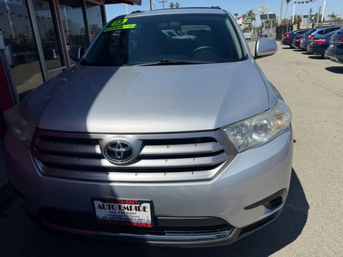 Used 2013 Toyota Highlander FWD image 3