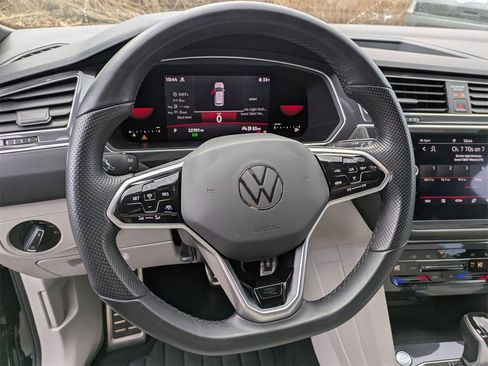 Used 2022 Volkswagen Tiguan SE R-Line image 17