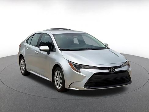 Used 2023 Toyota Corolla LE FWD image 3