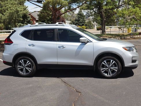 Used 2020 Nissan Rogue SV w/ Premium Package AWD/4WD image 3