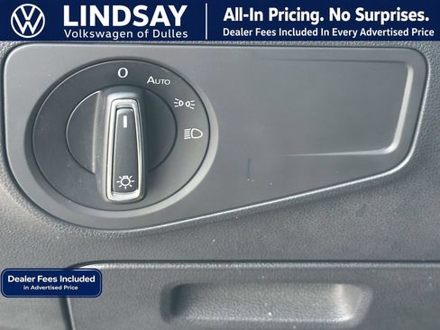 Used 2018 Volkswagen Tiguan SE FWD image 24