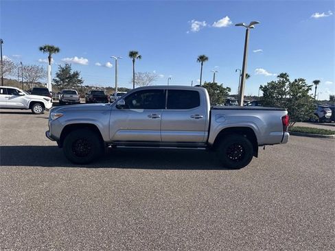 Used 2018 Toyota Tacoma SR image 7