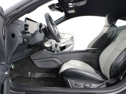 Used 2025 Ford Mustang GT Premium image 17