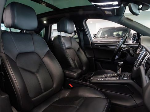 Used 2018 Porsche Macan AWD/4WD image 25