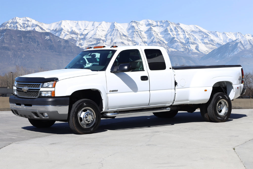 Used 2005 Chevrolet Silverado 3500 LT w/ Skid Plate Package AWD/4WD image 2