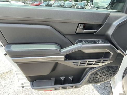 Used 2025 Toyota Tacoma SR5 AWD/4WD image 15