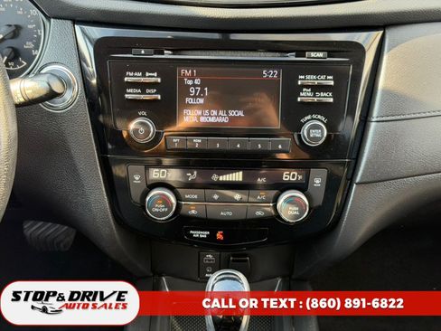 Used 2017 Nissan Rogue SV AWD/4WD image 11