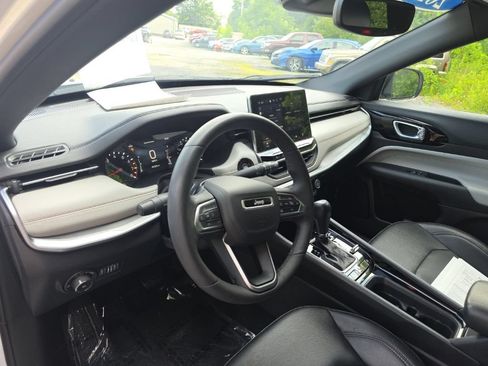 Used 2025 Jeep Compass Limited AWD/4WD image 12