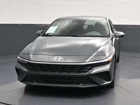 Used 2024 Hyundai Elantra SEL FWD image 6