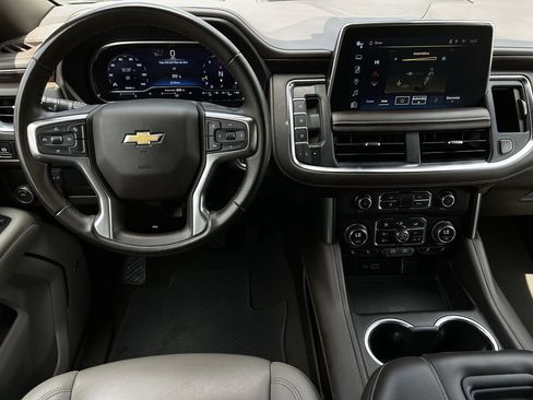 Used 2024 Chevrolet Suburban LT RWD image 13