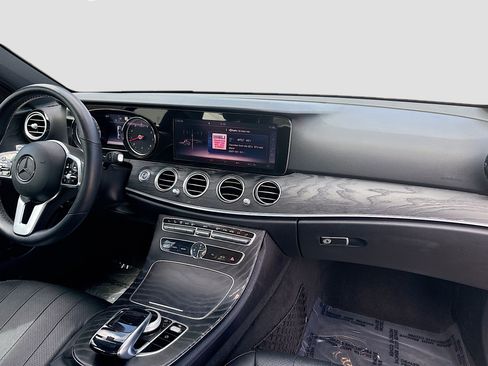 Used 2019 Mercedes-Benz E 300 4MATIC image 30