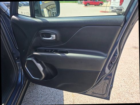 Used 2023 Jeep Renegade Limited AWD/4WD image 20