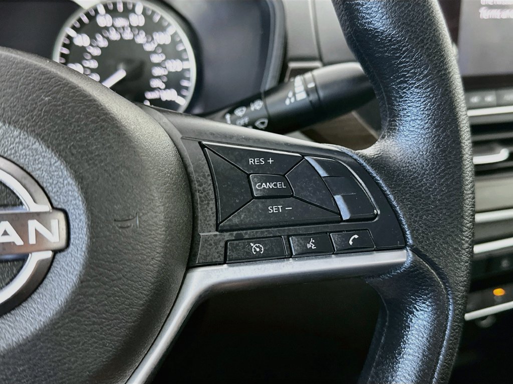 Used 2025 Nissan Altima 2.5 SV FWD image 25