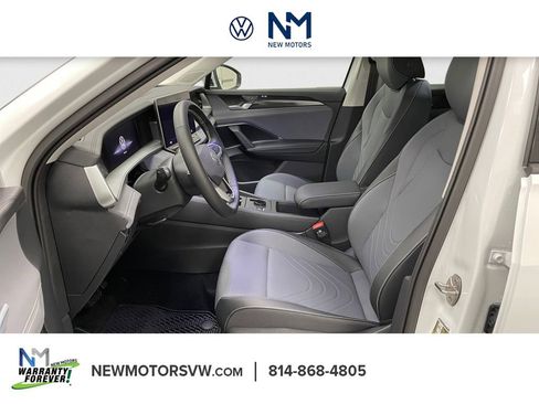 New 2026 Volkswagen Tiguan SE image 7