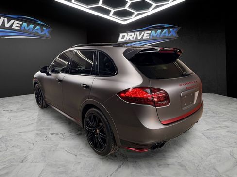 Used 2014 Porsche Cayenne GTS AWD/4WD image 7