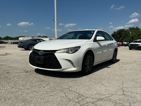 Used 2016 Toyota Camry SE FWD image 1