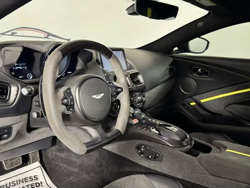 Used 2022 Aston Martin V8 Vantage Coupe RWD image 15