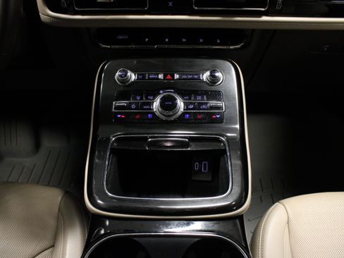 Used 2022 Lincoln Nautilus Reserve AWD/4WD image 22